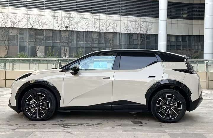 
								ZEEKR X 5-Seat Long-Range Version full									